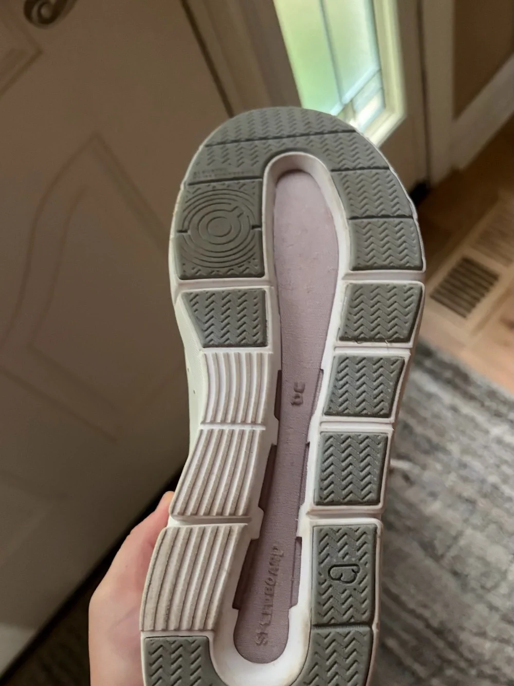 On Women’s The Roger Advantage Shoe- 8.5